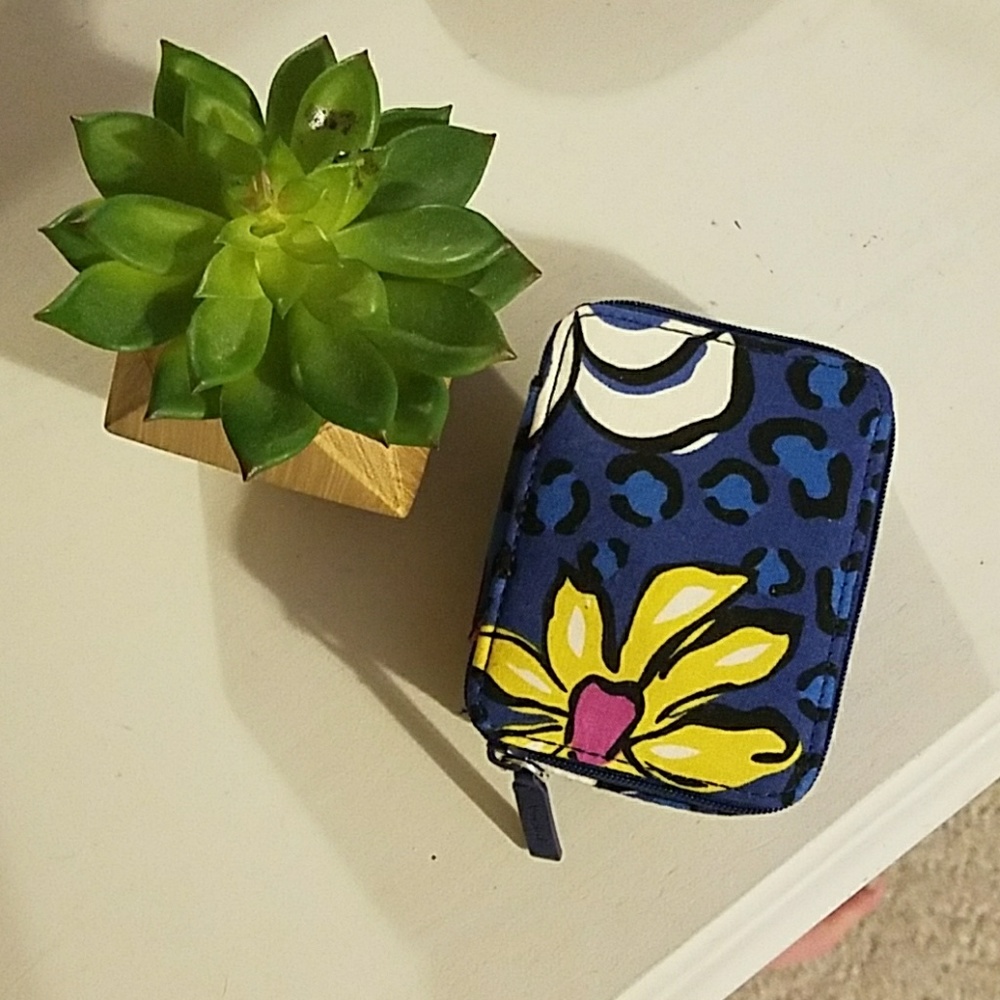 VERA BRADLEY Pill organizer